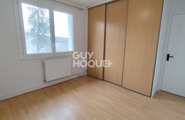 Maison chaleureuse sur trois niveaux avec garage, jardin et studio indépendant — photo 4