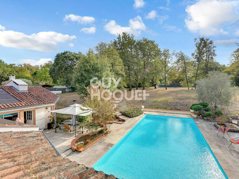 Vacquiers: maison de caractère avec piscine et tennis au coeur de la forêt royale — photo 1