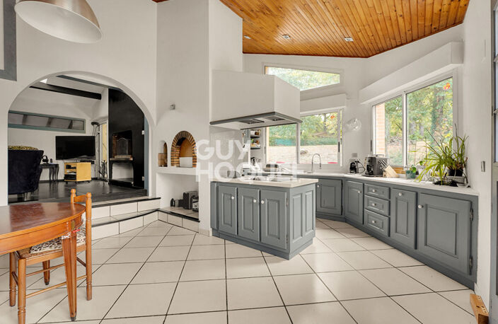 Vacquiers: maison de caractère avec piscine et tennis au coeur de la forêt royale — photo 3