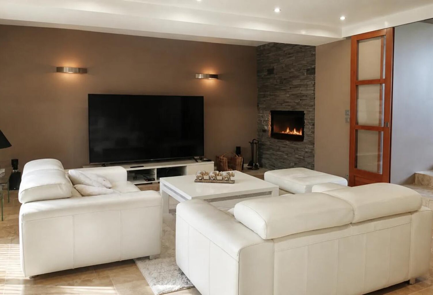 Maison de 7 pièces de 240 m² à Saint-Sauveur-Villages — photo 1