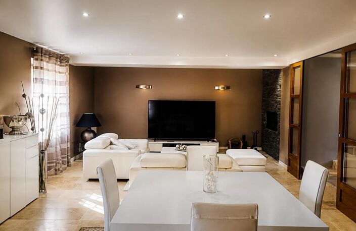 Maison de 7 pièces de 240 m² à Saint-Sauveur-Villages — photo 2