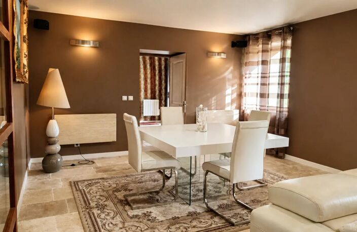 Maison de 7 pièces de 240 m² à Saint-Sauveur-Villages — photo 4