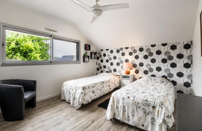 SAINT-ARMEL – Maison contemporain– 6 chambres – Terrain de 1 000 m² — photo 5