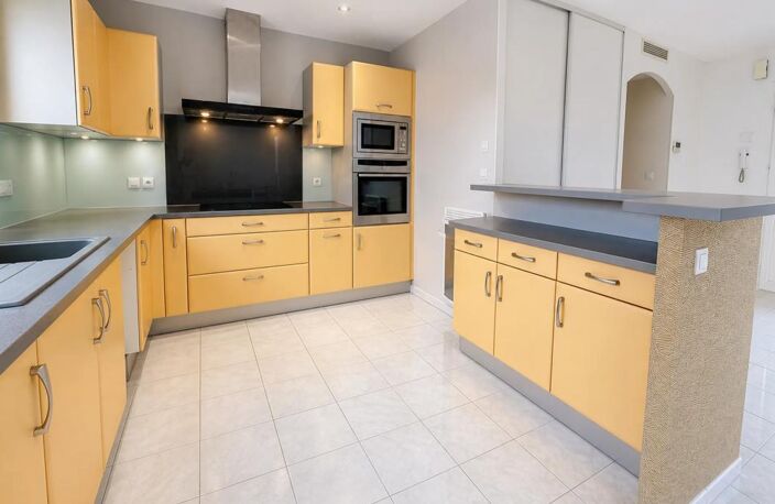 Maison de 5 pièces de 103 m² à Saint-Étienne-de-Tulmont — photo 3
