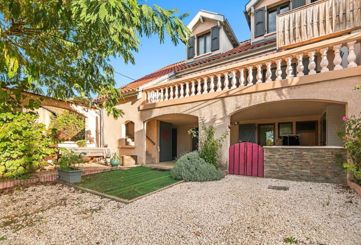 Maison à Renage de 5 pièces de 250 m² + Appartement de 37 m² - Terrain de 624 m² — photo 1