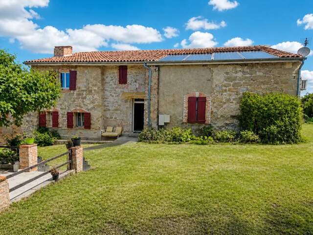 Corps de ferme rénové , T7 de 350 m² et 6 000 m² de terrain Negociable — photo du bien