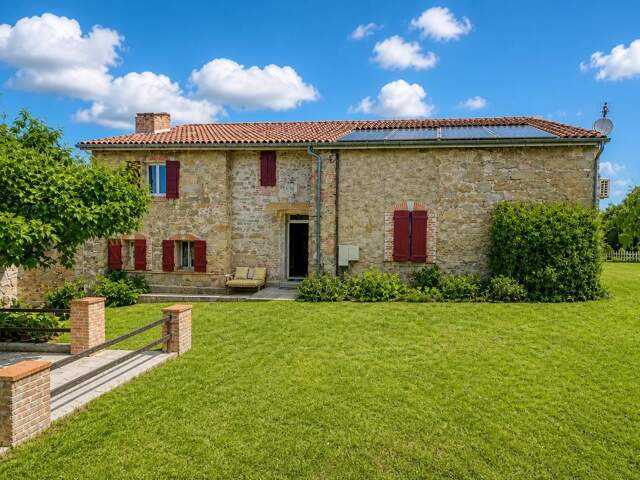 Corps de ferme rénové , T7 de 350 m² et 6 000 m² de terrain Negociable — photo du bien