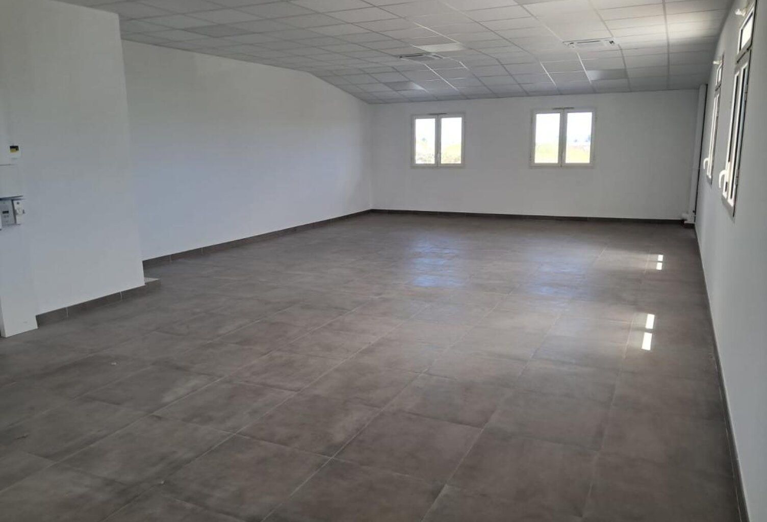 Bureau de 74m² à louer - LA POSSESSION — photo 1