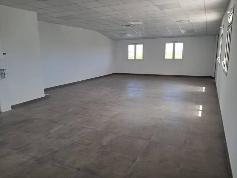 Bureau de 74m² à louer - LA POSSESSION — photo 1