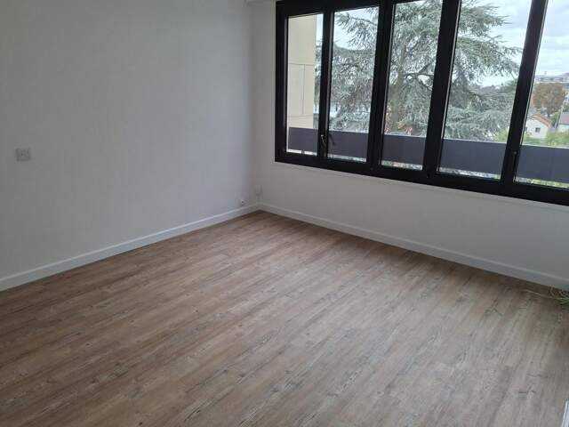 Appartement À Louer + place de parking + cave — photo du bien