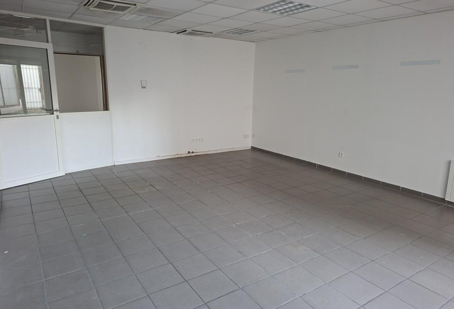 LOCAL PROFESSIONNEL 70m² — photo 1