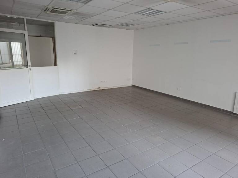 LOCAL PROFESSIONNEL 70m² — photo 1