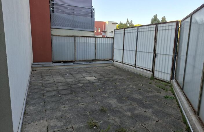 LOCAL PROFESSIONNEL 70m² — photo 2