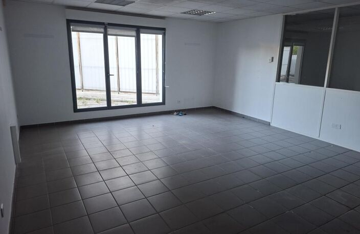 LOCAL PROFESSIONNEL 70m² — photo 3