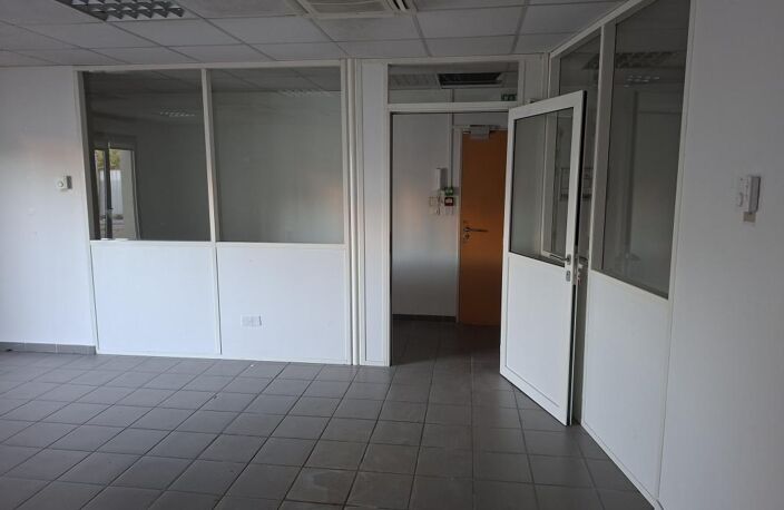 LOCAL PROFESSIONNEL 70m² — photo 4