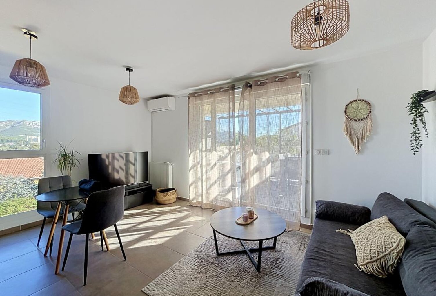 À LOUER – T2 MEUBLÉ AVEC TERRASSE ET GARAGE – LA SEYNE-SUR-MER — photo 1