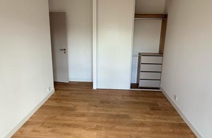 Appartement rénové Coeur de  Ville T3 avec ascenseur et place de parking sécurisée — photo 3