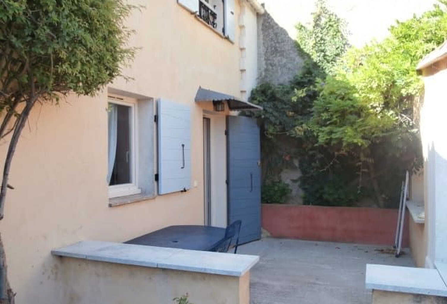 T2 meublé avec terrasse et stationnement — photo 1