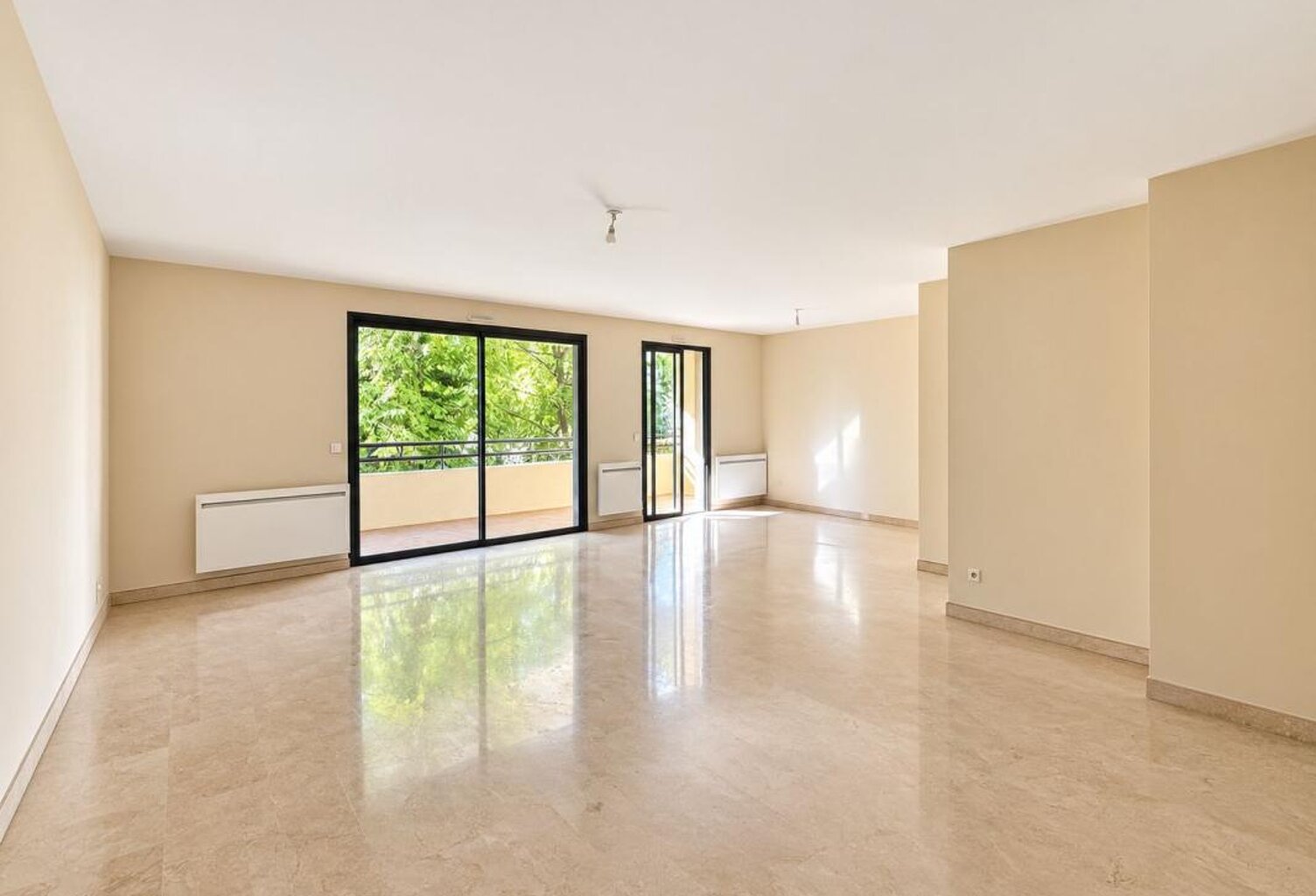LYON 3E – T4 AVEC BALCONS, GARAGE ET CAVE – À DEUX PAS DE LA PART-DIEU — photo 1