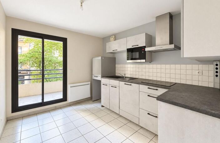 LYON 3E – T4 AVEC BALCONS, GARAGE ET CAVE – À DEUX PAS DE LA PART-DIEU — photo 3