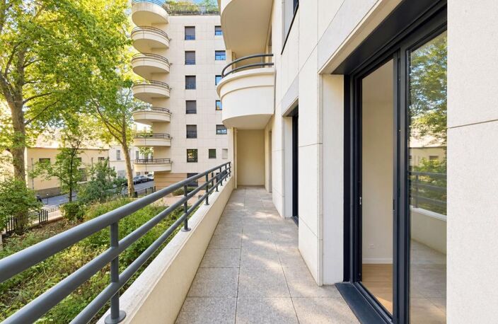 LYON 3E – T4 AVEC BALCONS, GARAGE ET CAVE – À DEUX PAS DE LA PART-DIEU — photo 4
