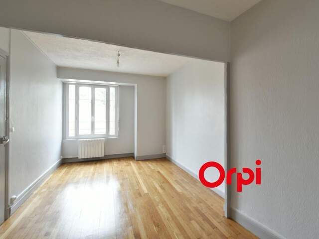 Charmant T2 de 42 m² dans un immeuble des années 30 avec ascenseur — photo du bien