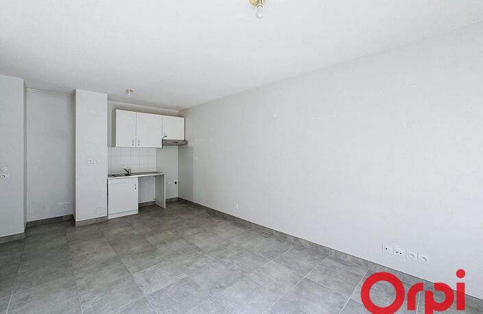 Appartement À Louer - T3 avec Garage Pierre Bénite — photo 3