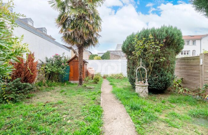 UNE MAISON DE VILLE… AVEC UN VRAI COIN DE VERDURE 🌿 — photo 3