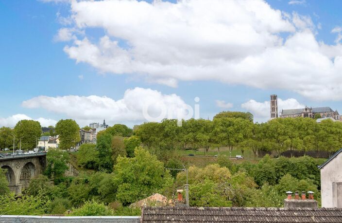 UNE MAISON DE VILLE… AVEC UN VRAI COIN DE VERDURE 🌿 — photo 4