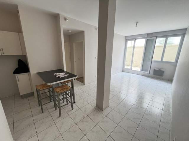 Appartement À Vendre — photo du bien