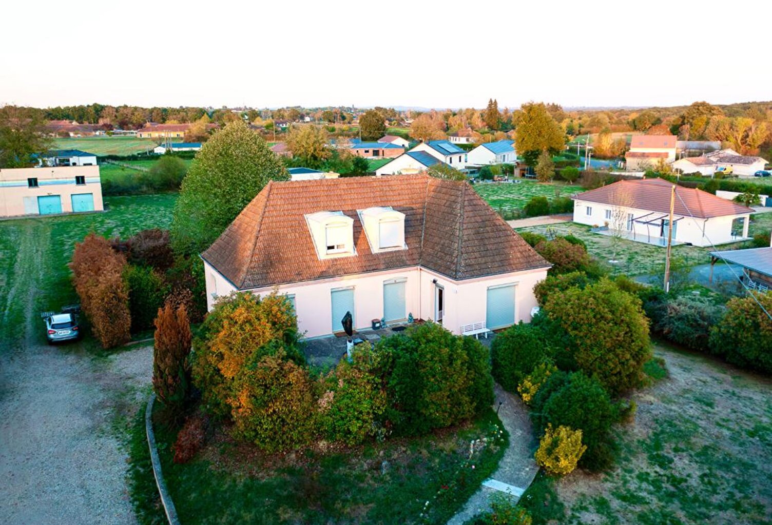 Maison d'architecte de 194 m2 sur un terrain de 5721 m²  avec une grande dépendance — photo 1