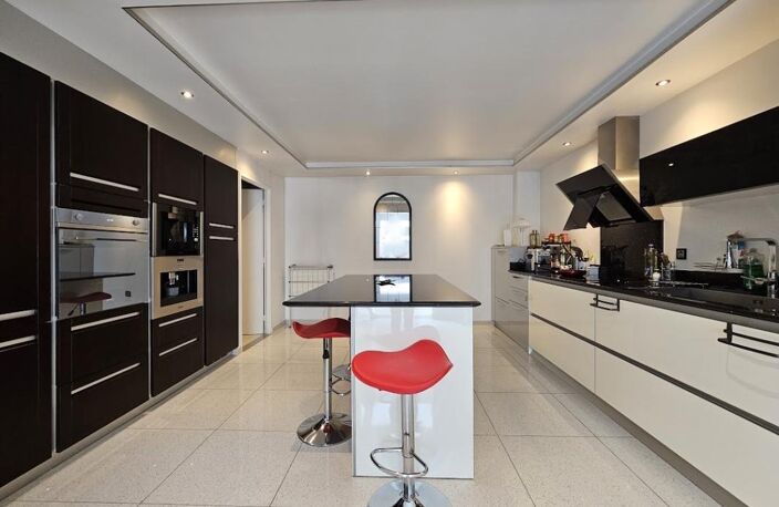 LE PASSAGE maison entièrement rénovée 130 m² - 3 chambres -Terrasse, jardin - double garage - DPE A — photo 2