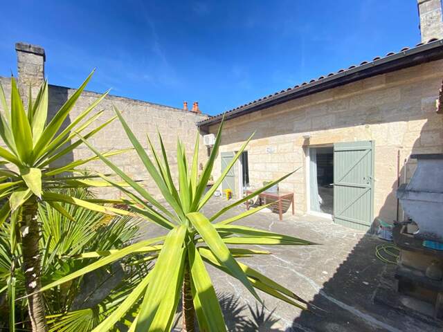 Comme une maison! Grand appartement 2 chambres, 3 possibles, avec grande terrasse, grand entrepôt de 134m² qui peut être utilisé en grand garage et atelier — photo du bien