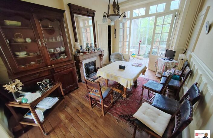 Exclu : CHÂTEAUROUX, MAISON BOURGEOISE, GRAND JARDIN ET BEAU POTENTIEL — photo 3