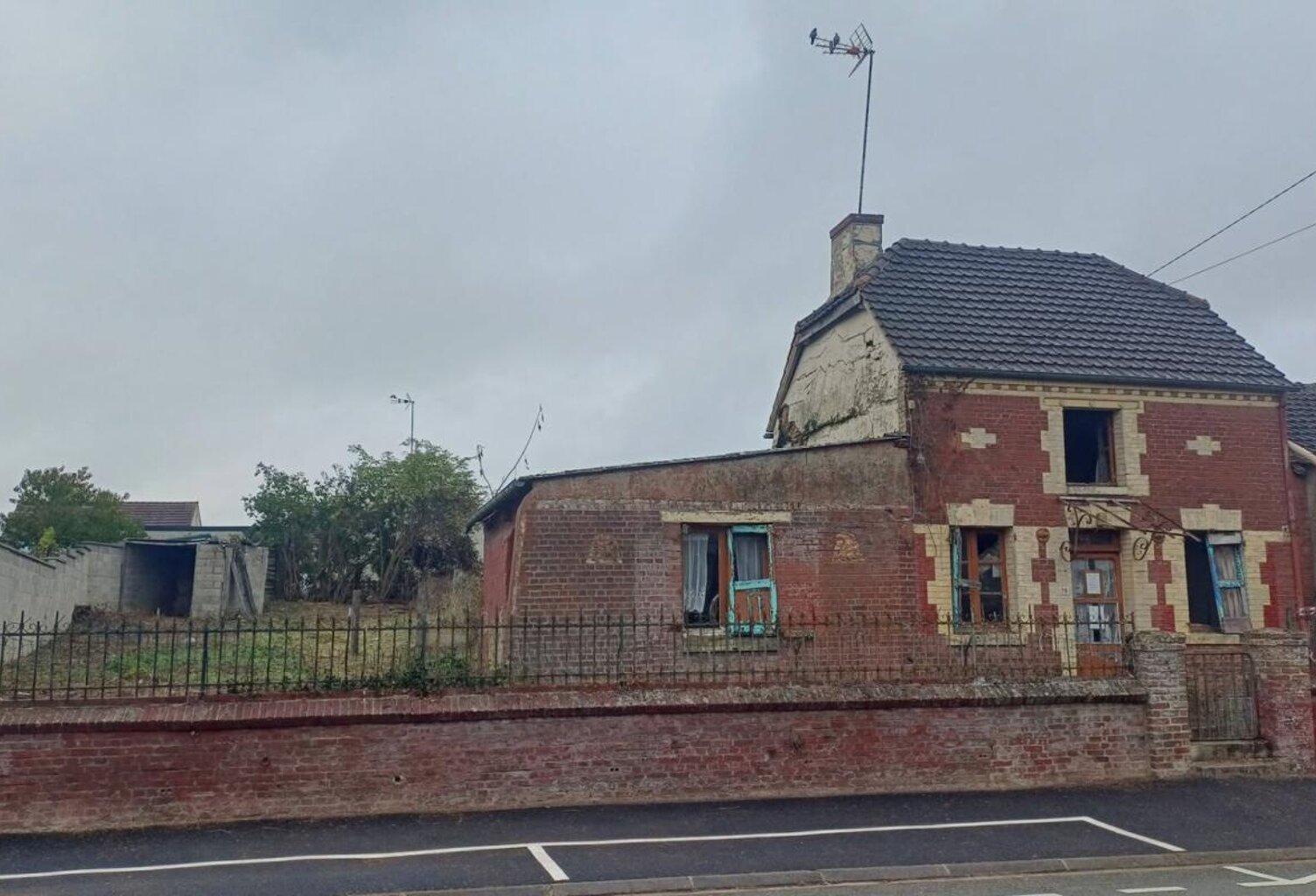 MAISON A DEMOLIR OU REHABILITER A MUIRANCOURT — photo 1