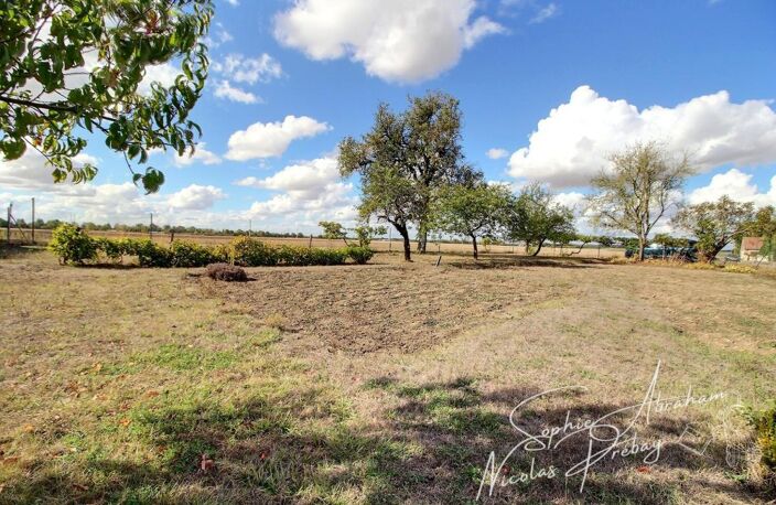 Rare ! Fermette avec dépendances et 7900 m² de terrain environ — photo 2
