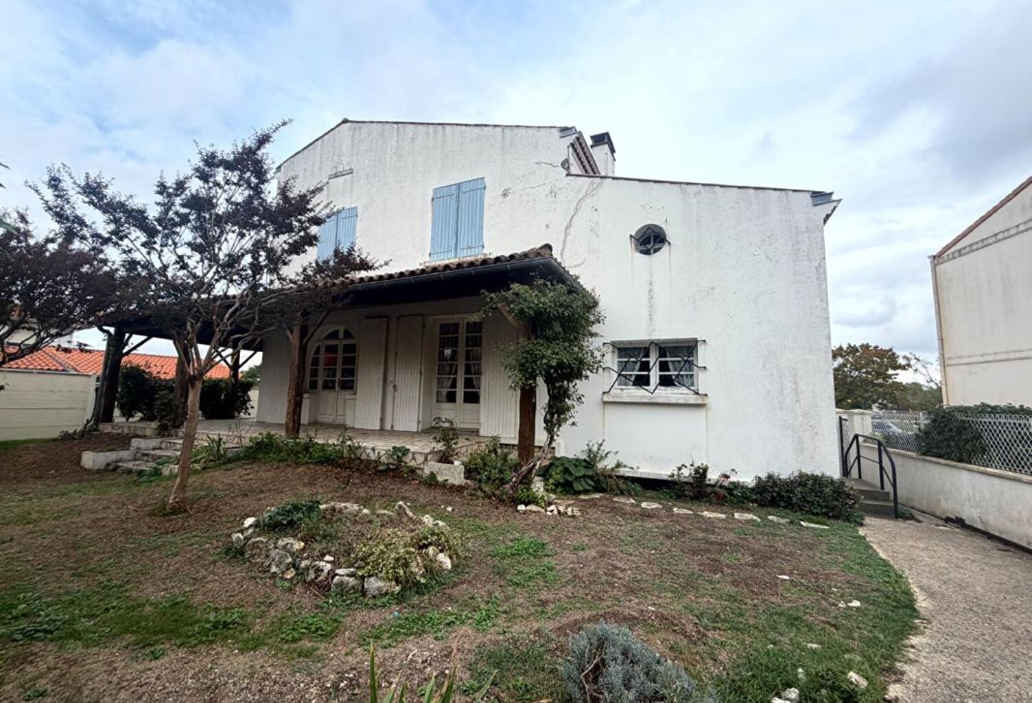 Au coeur de Saujon ? Maison familiale de 133 m2 avec 402 m2 terrain à rénover — photo 1