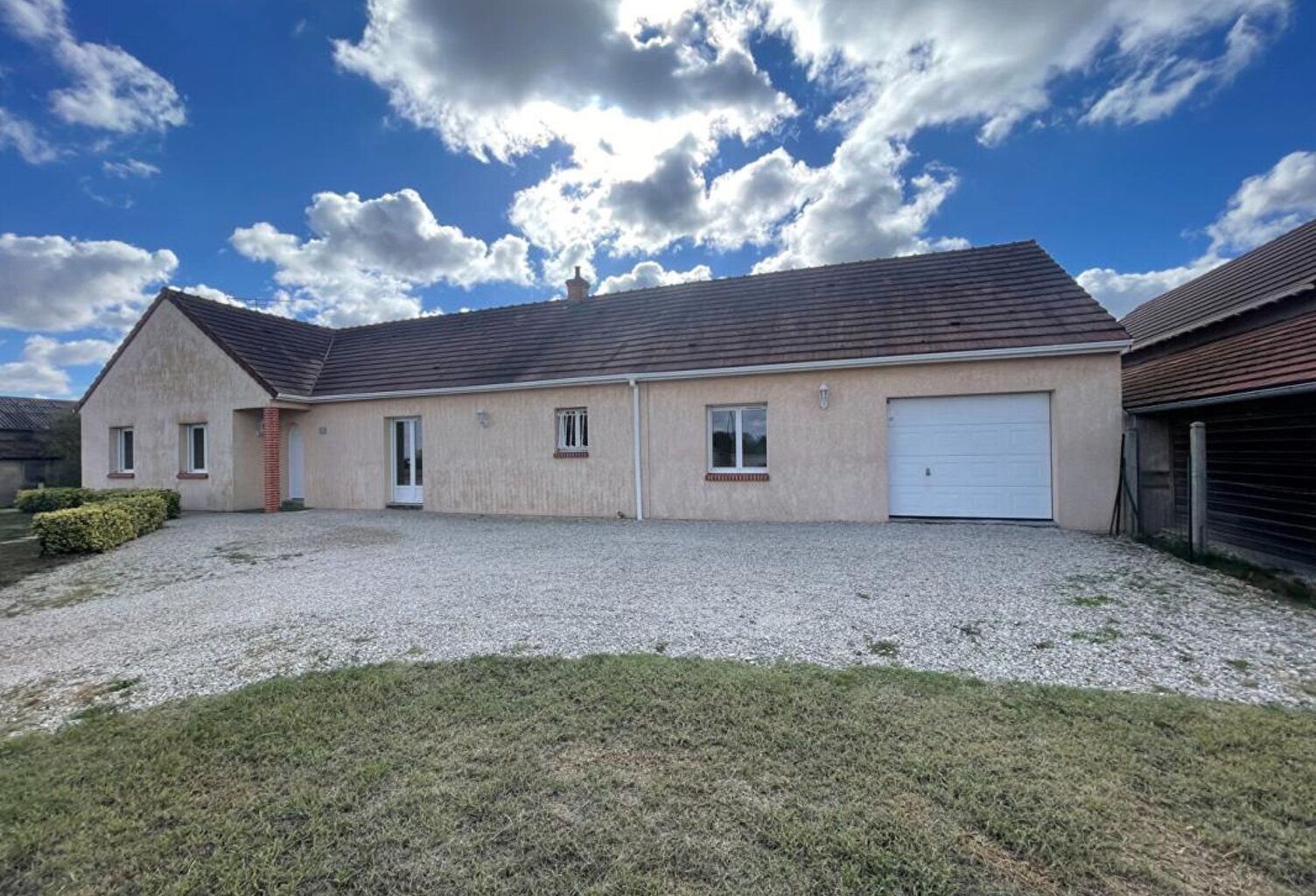Plain-pied 5 chambres + 1 bureau — photo 1