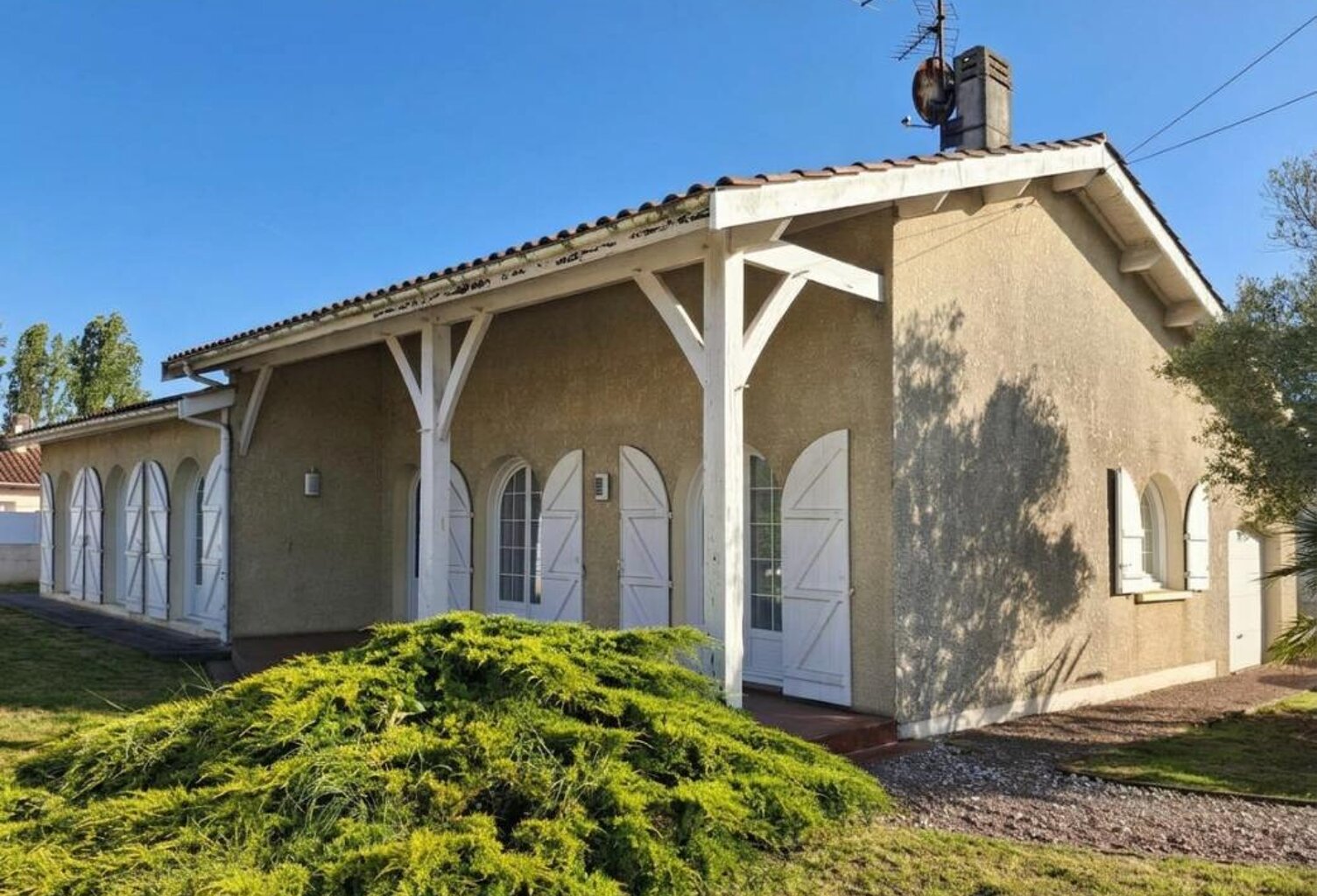 Maison de plain-pied - 4 chambres, piscine, jardin et garage à Ambès (33810) — photo 1