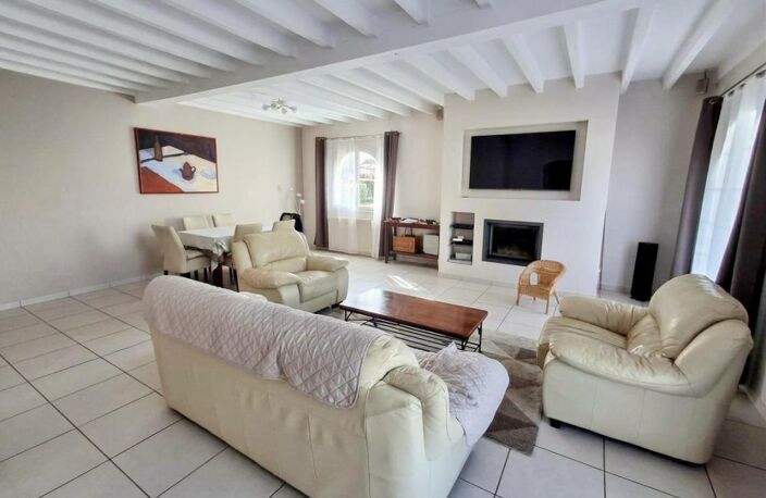 Maison de plain-pied - 4 chambres, piscine, jardin et garage à Ambès (33810) — photo 3
