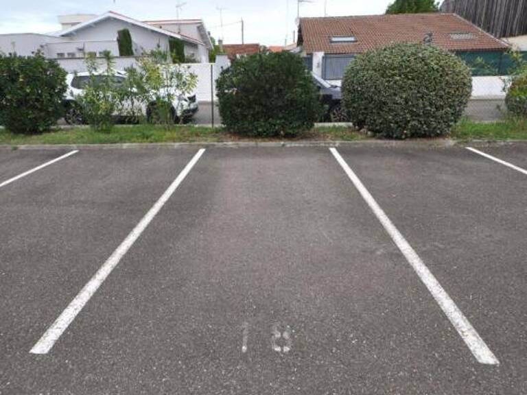 PARKING PRIVE ET SECURISE A AIGUILLON — photo 1
