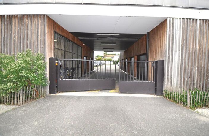 PARKING PRIVE ET SECURISE A AIGUILLON — photo 2