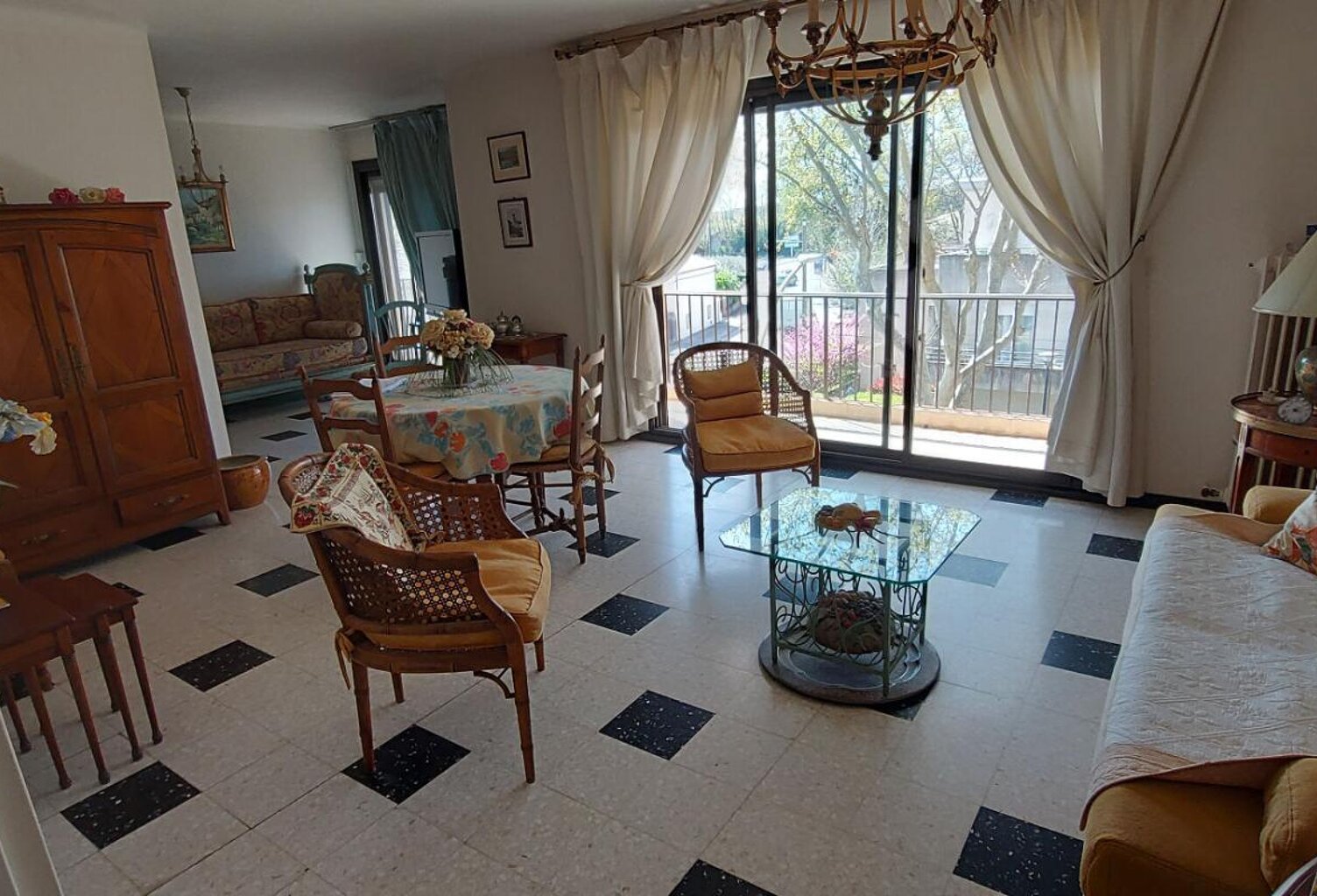 30. GARD. NIMES. Appartement traversant climatisé de 106 m² avec terrasse dans résidence sécurisée — photo 1