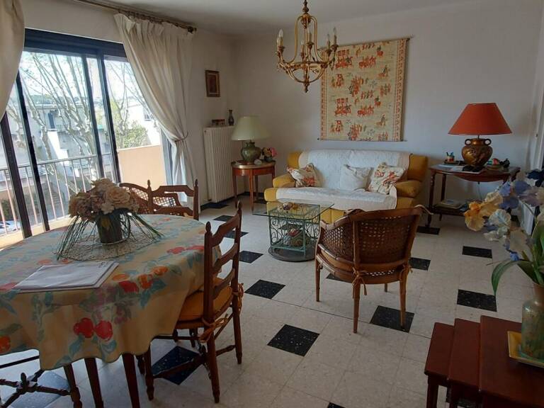 30. GARD. NIMES. Appartement traversant climatisé de 106 m² avec terrasse dans résidence sécurisée — photo 1