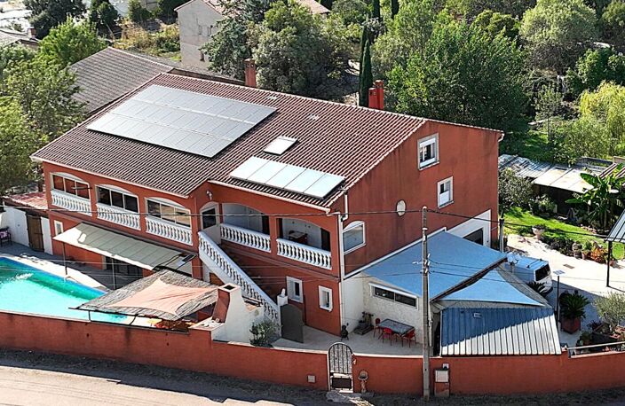 Ensemble immobilier de 600 m² avec piscine, espace bien-être et activité locative — photo 2