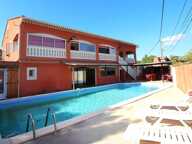 Ensemble immobilier de 600 m² avec piscine, espace bien-être et activité locative — photo 3
