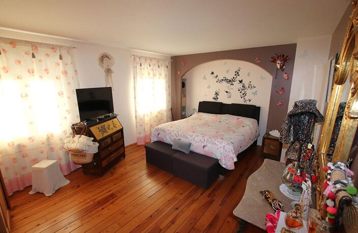 Ensemble immobilier de 600 m² avec piscine, espace bien-être et activité locative — photo 5