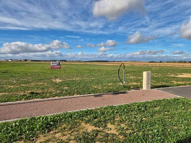 TERRAIN DE 889M² À YÈVRES — photo du bien