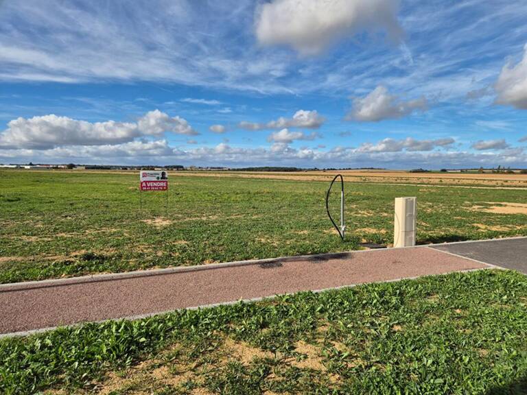 TERRAIN DE 889M² À YÈVRES — photo 1
