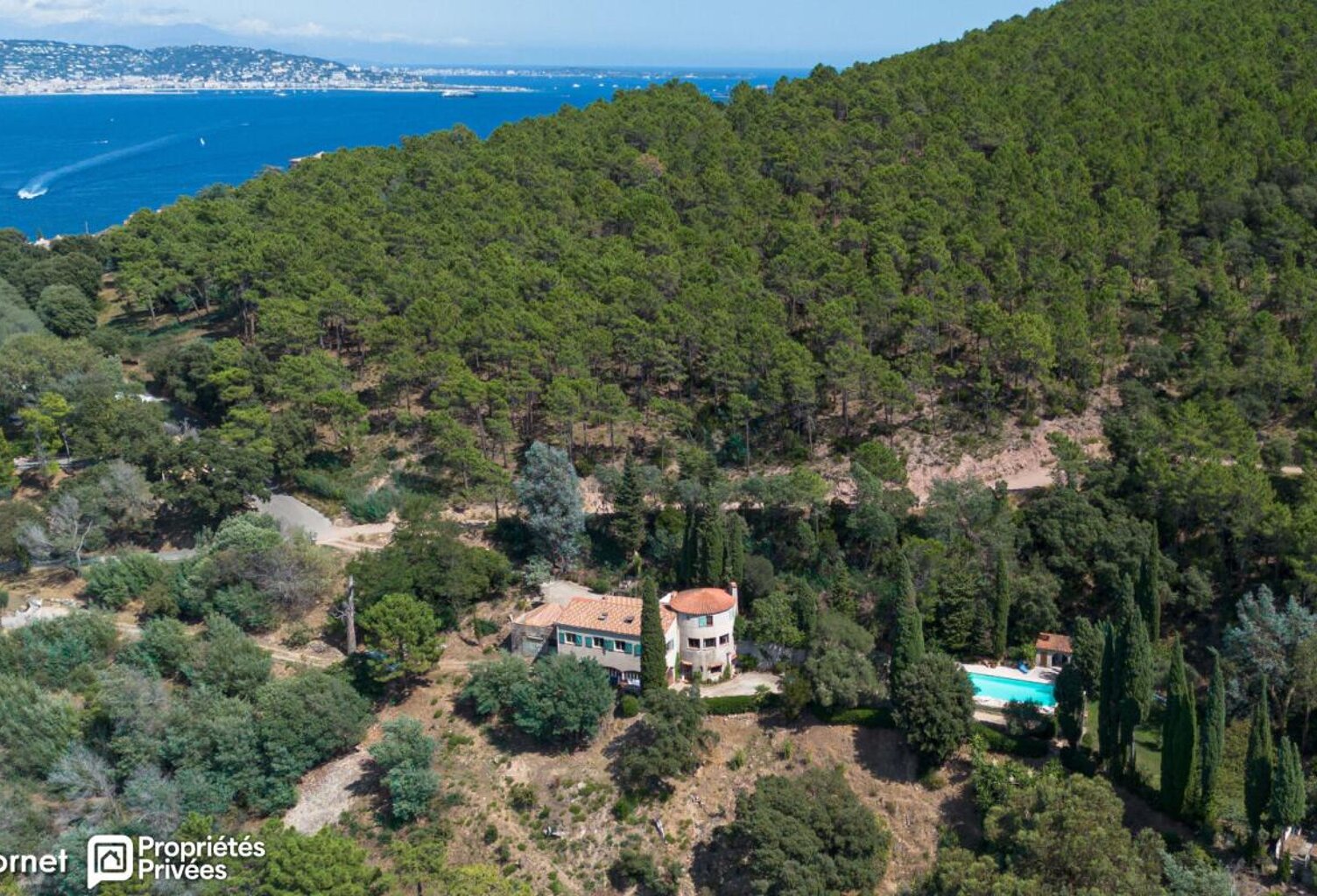 Bastide 7 pièces avec piscine et terrain de 13 000 m2 - Massif de l'Estérel — photo 1